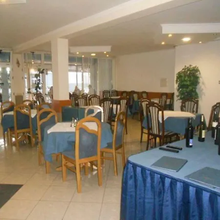 More Hotel *